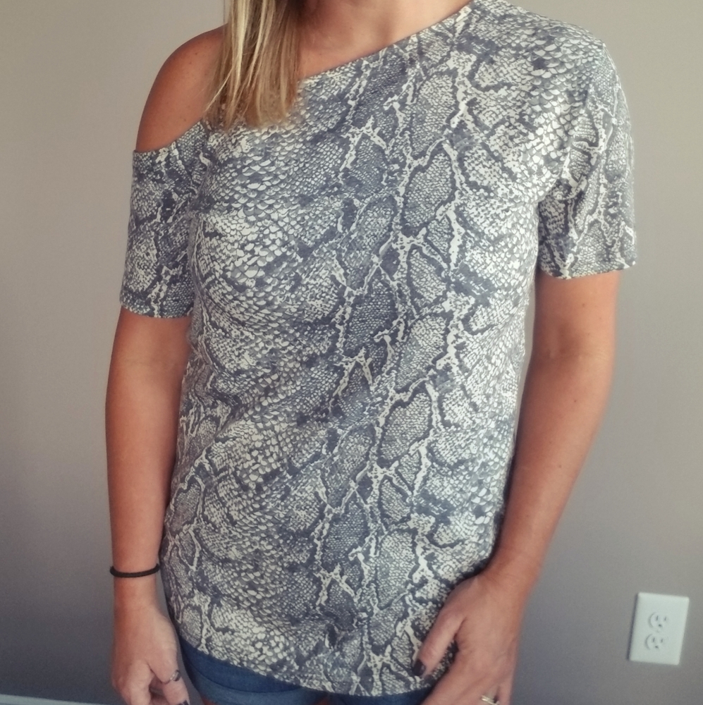 Snake print top